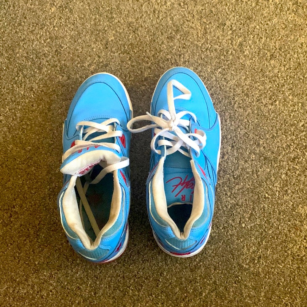 Jordan sneakers worn a few time just needs a little cleaning great condition